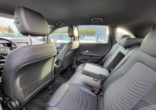 Mercedes-Benz Klasa B cena 79000 przebieg: 130000, rok produkcji 2019 z Nowa Ruda małe 137